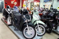 Xe máy đồng loạt tăng giá, dân buôn ăn chênh gần 6.000 tỷ đồng của dân
