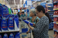 Hàng Việt liên tục phải giải cứu, lép vế trước hàng ngoại