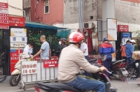 Bão giá nổi khắp nơi, thà ngồi im không làm gì còn hơn bị quật tả tơi