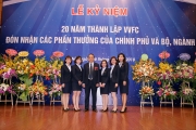 Tổng Giám đốc chụp ảnh với Ban Tài chính Kế toán tại lễ kỷ niệm 20 năm thành lập