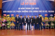 Tổng Giám đốc chụp ảnh với Chi nhánh Miền nam tại lễ kỷ niệm 20 năm thành lập