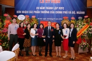 Tổng Giám đốc chụp ảnh với Cục Quản lý giá tại lễ kỷ niệm 20 năm thành lập